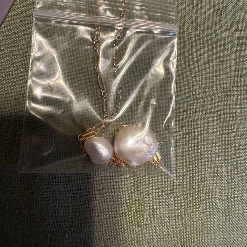 Delany Wander and Lust Lariat necklace gold pearl - Picture 4 of 4